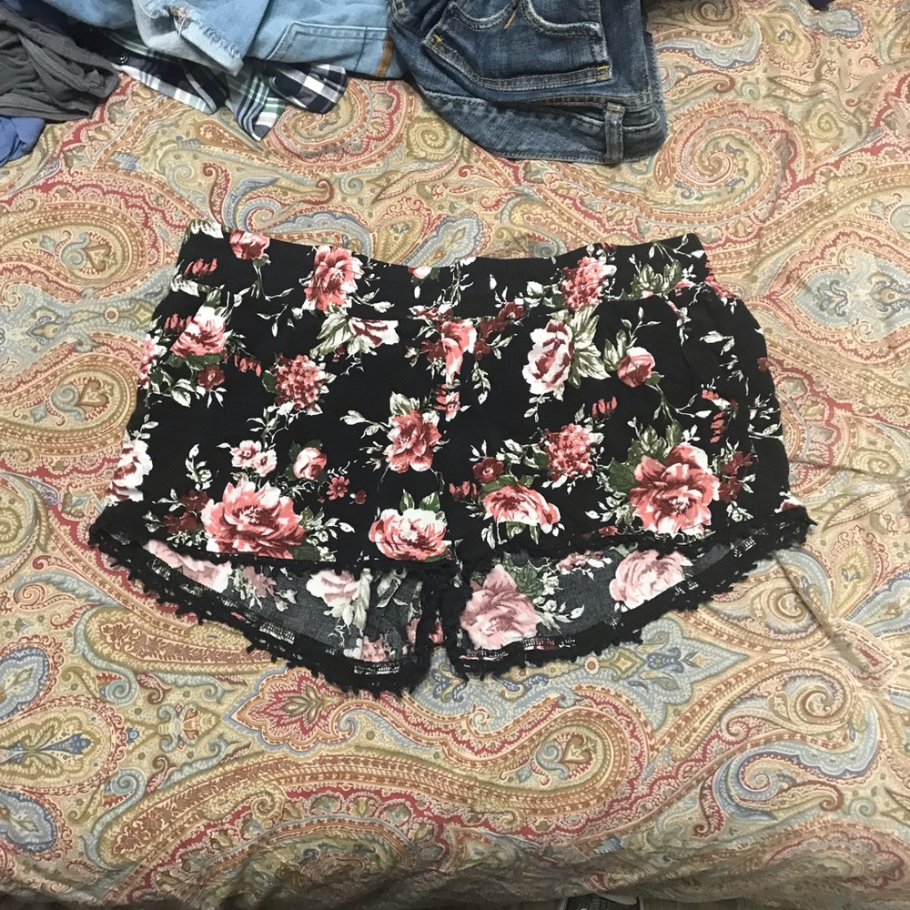 Shorts (FITS LIKE A SMALL/MEDIUM)